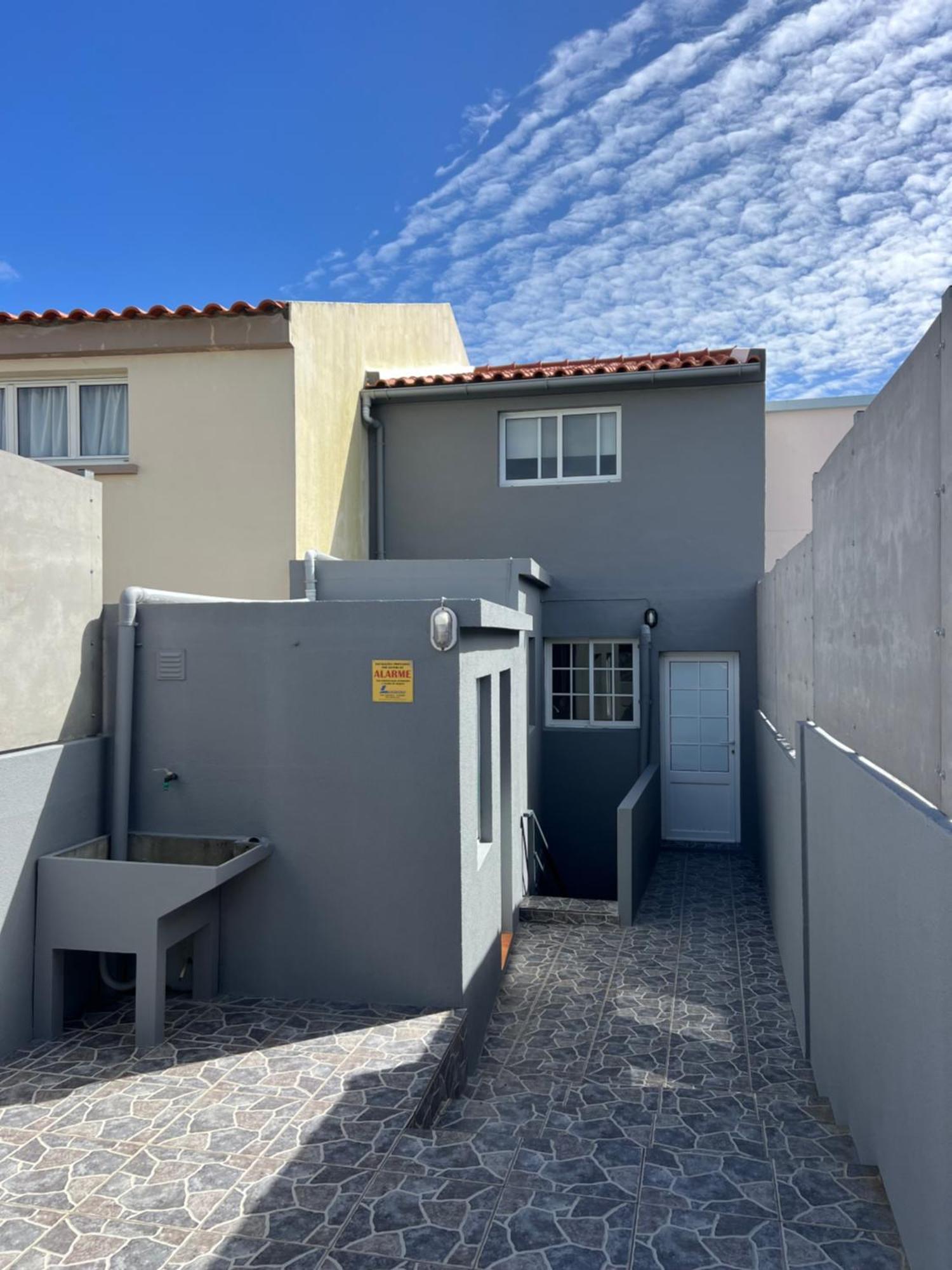 Casa A 2 Minutos A Pe De Piscina Natural Ponta Delgada Eksteriør bilde