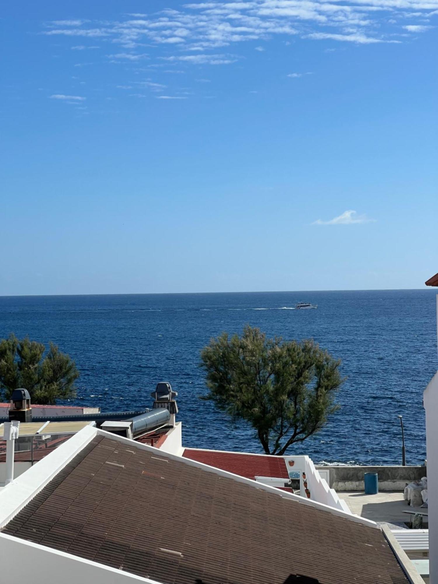 Casa A 2 Minutos A Pe De Piscina Natural Ponta Delgada Eksteriør bilde